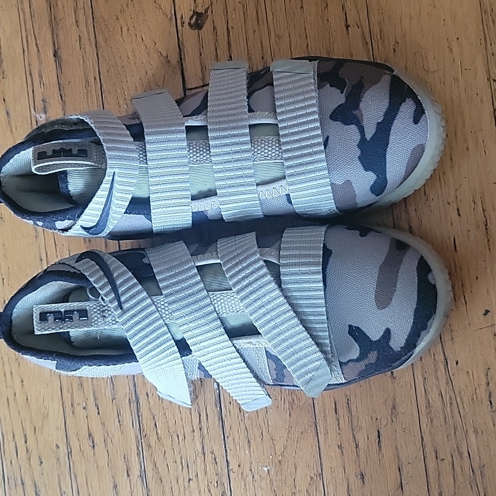 Very Good Condition LaBron Zoom